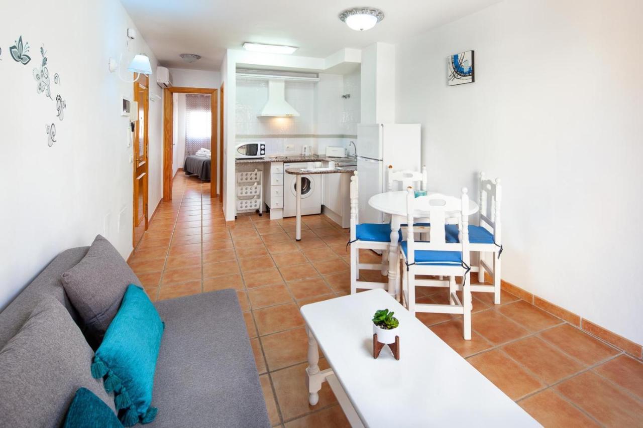 Cozy Apartment Near The Beach In La Carihuela B Torremolinos Exteriör bild