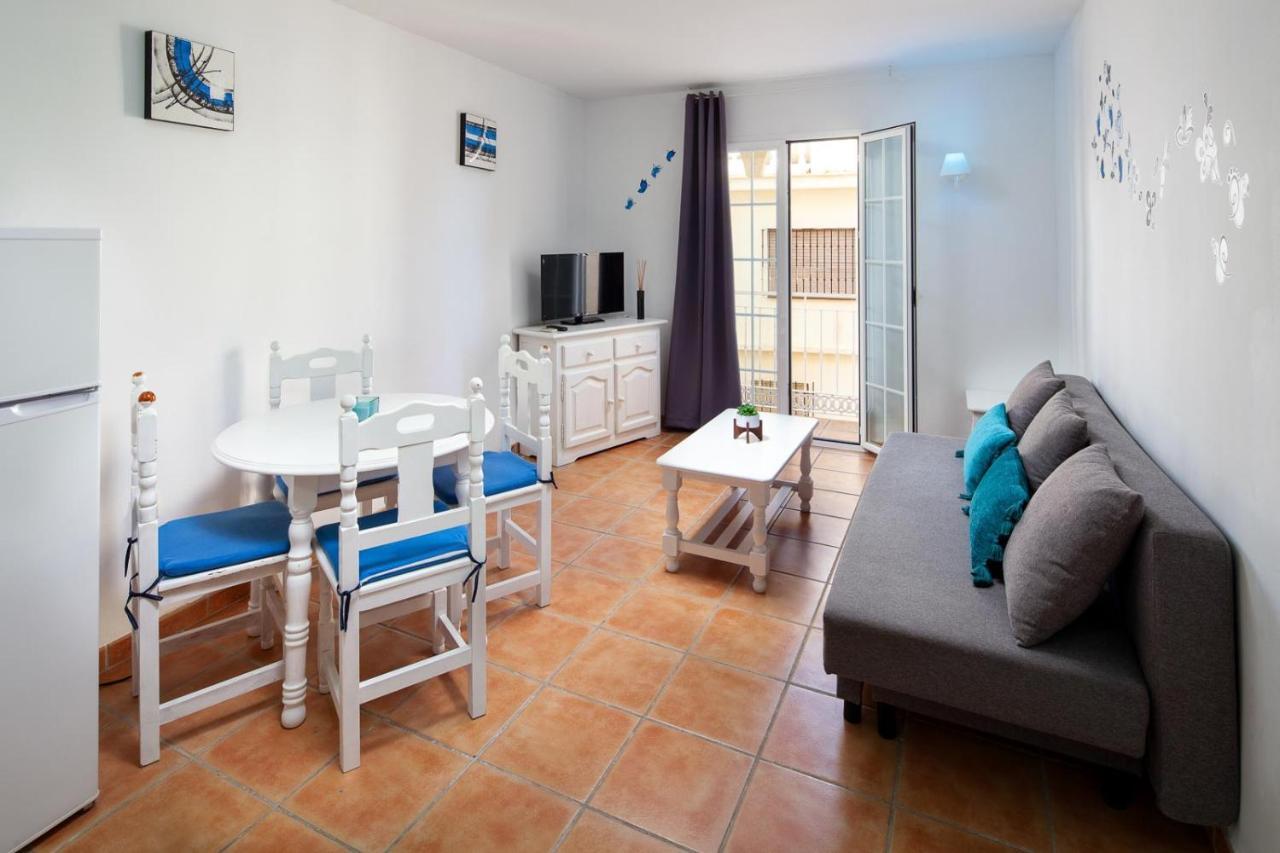 Cozy Apartment Near The Beach In La Carihuela B Torremolinos Exteriör bild